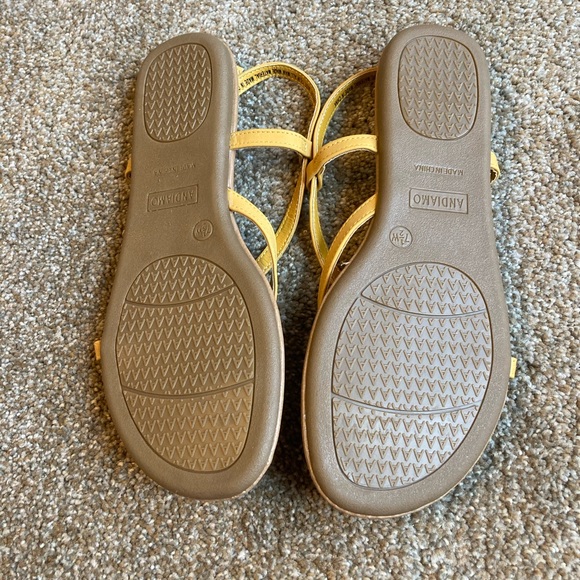 Andiamo Ascout Mustard Yellow floral Boho Sandals T Strap Thong Size 7.5Wide - Picture 7 of 8
